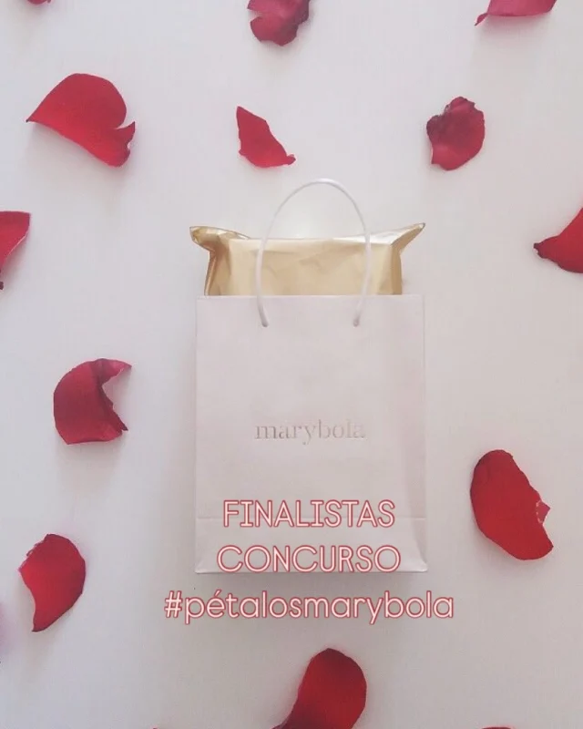 ¡Ya tenemos los 3 finalistas del concurso #pétalosmarybola ! •Hemos valorado la presentación, el enfoque, la composición y el protagonismo de la joya. •Muchas gracias a todos por participar. Ahora os animamos a que votéis cual de estas tres fotografías merece ser la ganadora. •Aquí abajo tenéis una encuesta donde podéis indicar cuál os gusta más. La votación se cerrará a las 24h de haber publicado esta publicación, por lo que, mañana lunes 19 de mayo anunciaremos la imagen ganadora. 🥇 •¡Gracias! #marybola #petalosmarybola #joyasúnicas